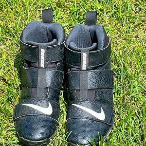 5.5 Nike Force Football Cleats for sale. EUC.